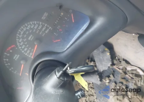 1997 Chevrolet Camaro Z28 из США, поврежденный, VIN 2G1FP32P0V2104052